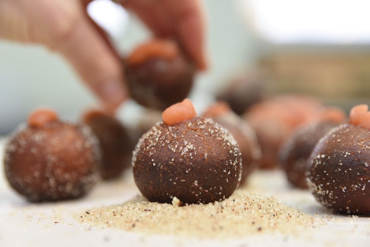 Äppelmunkar, ou des beignet aux pommes et à la cardamone