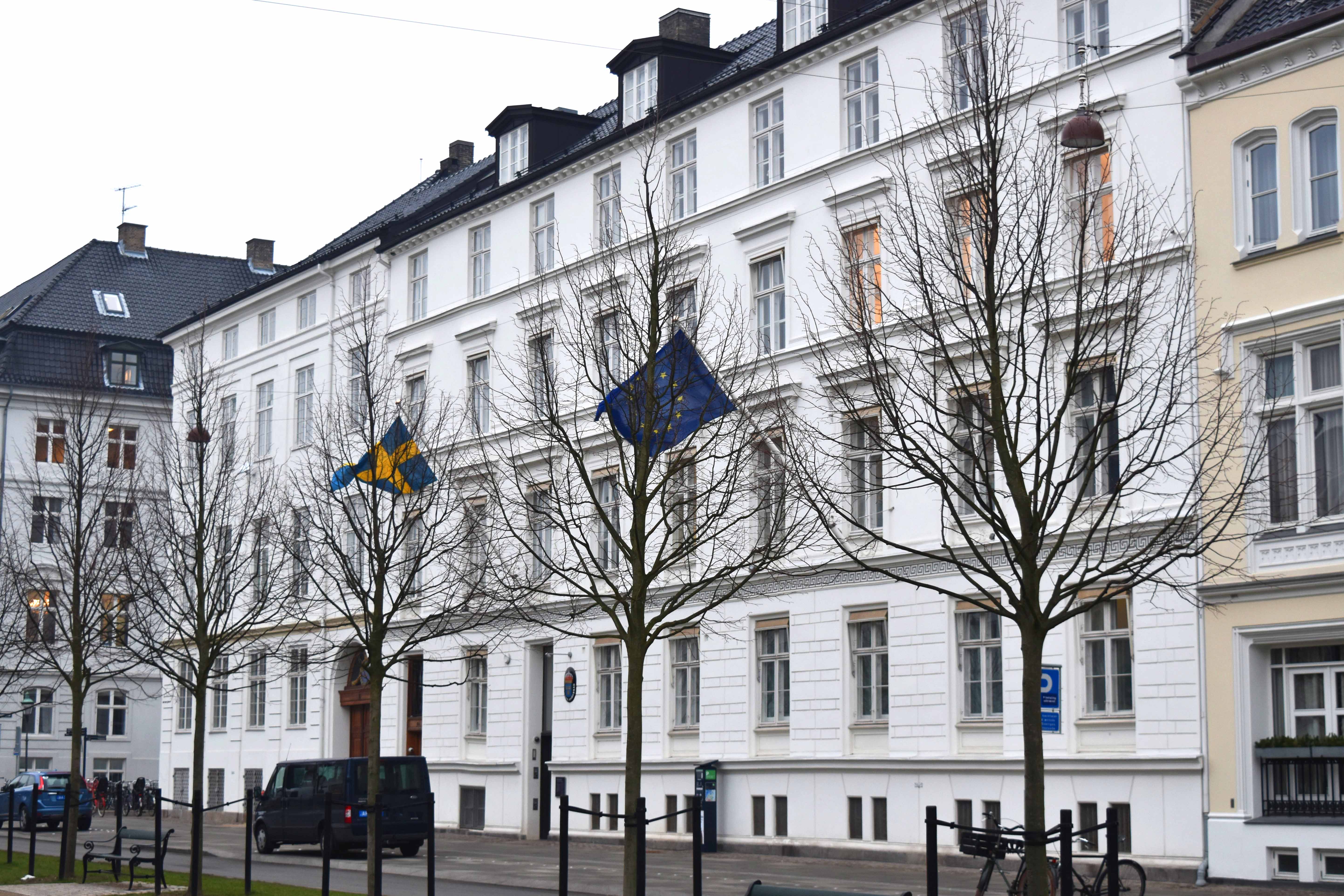 Vintersäsong, ambassaden