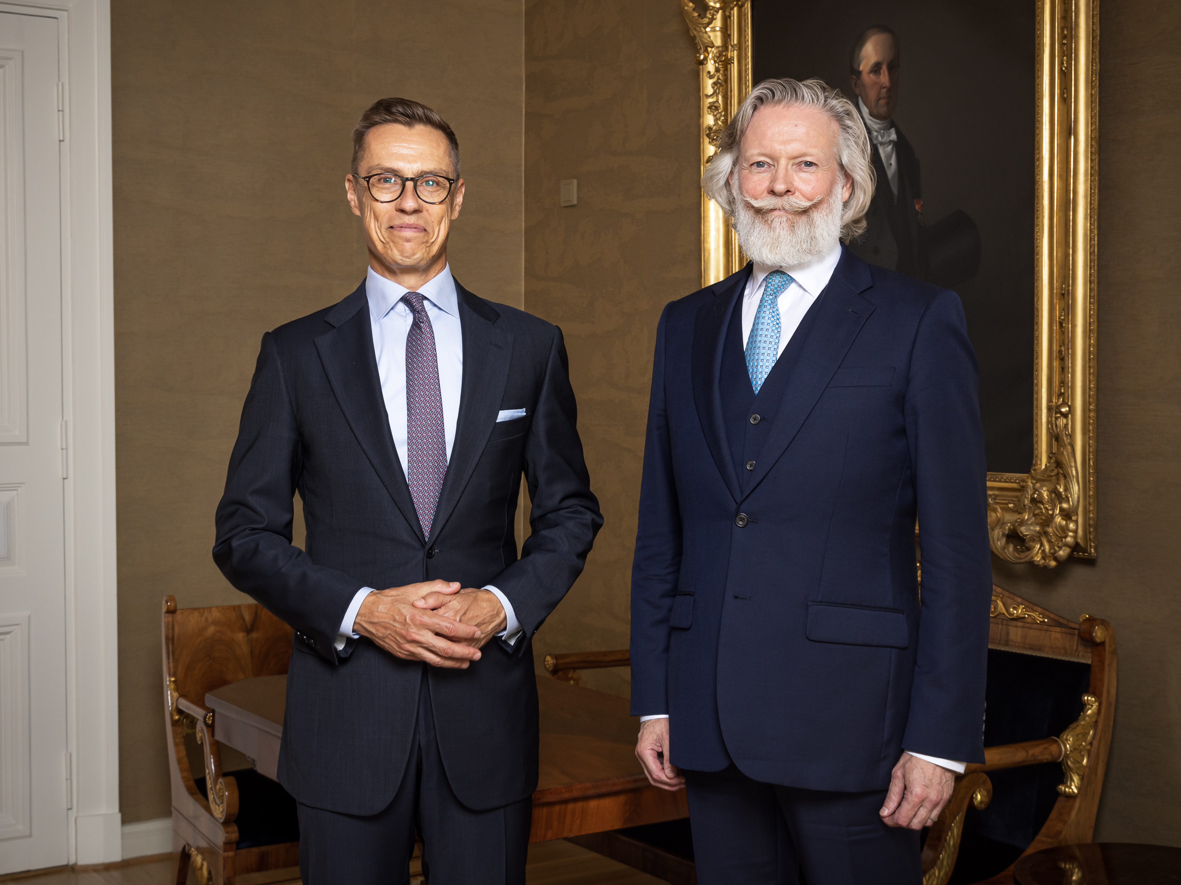 Suurlähettiläs Peter Ericson (oikealla) ja presidentti Alexander Stubb.