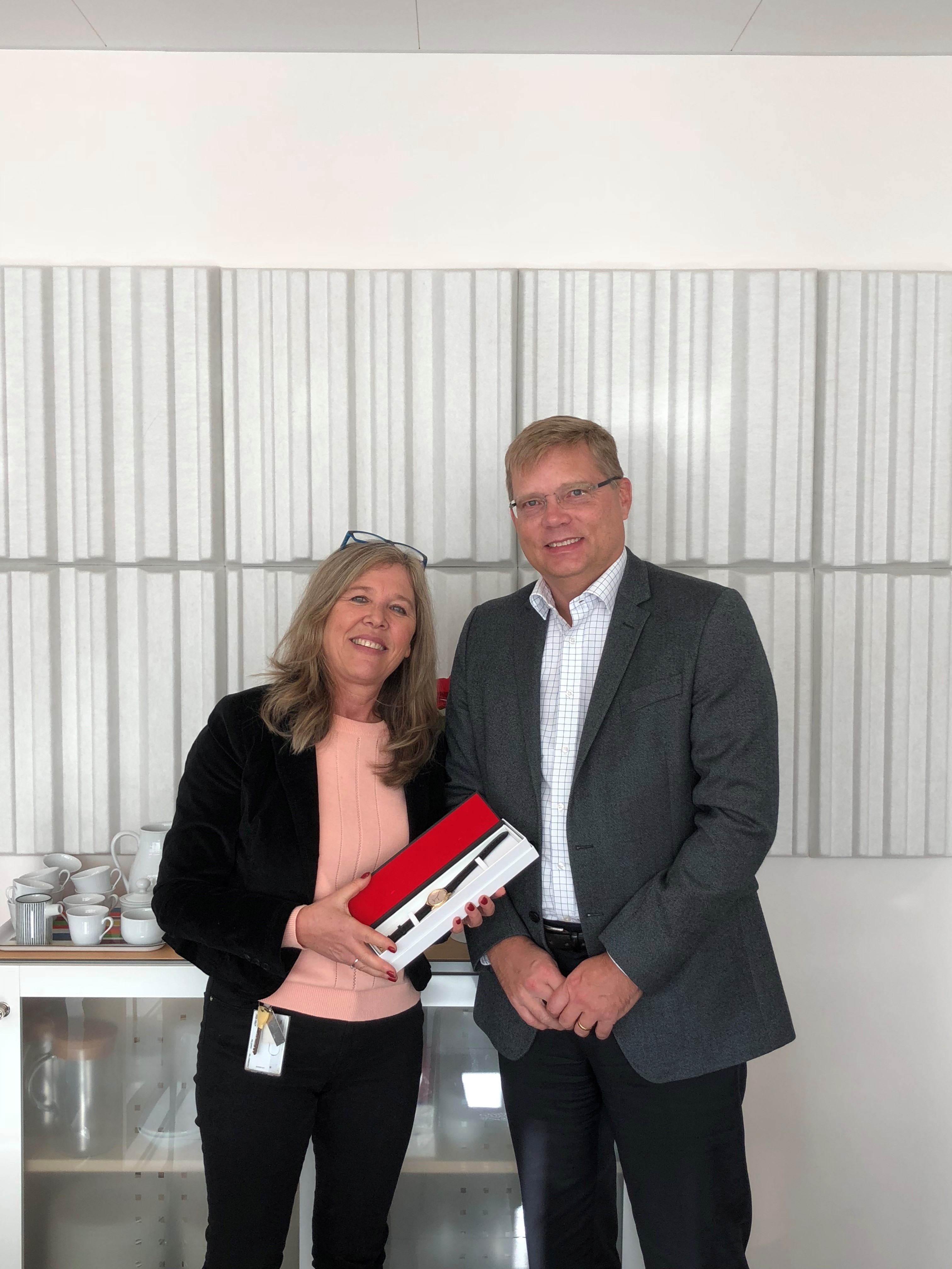 Medal of Merit to Anette Shary