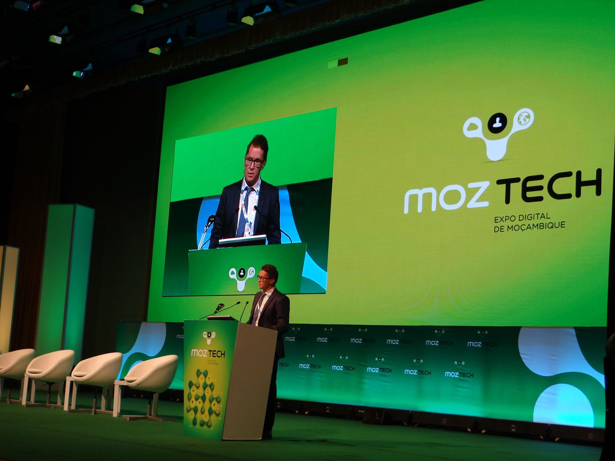 Minister Counsellor Stefan Falk holding a speech at Moztech