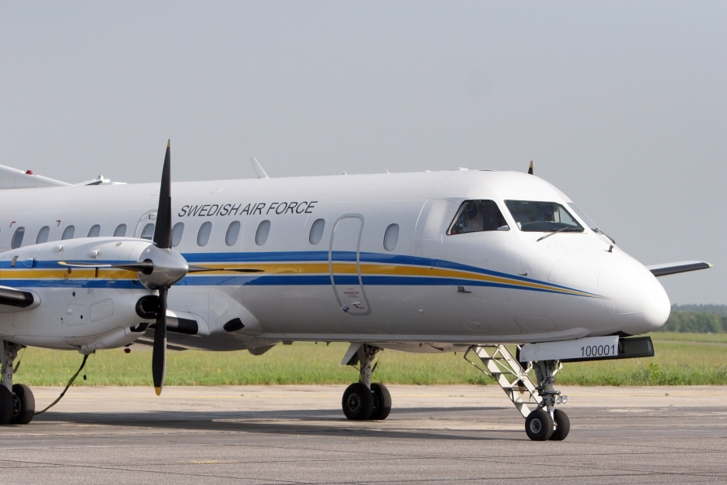 OSCE, A Saab-340B aircraft on the tarmac during a joint US-Swedish training flight over Slovakia, 28 May 2008, under the Open Skies Treaty.